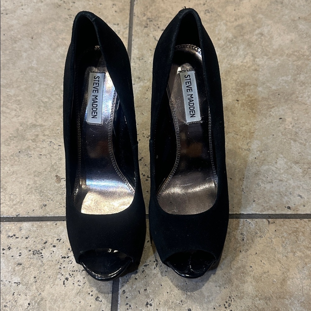 Steve Madden Black Suede Peep Toe Pumps W10